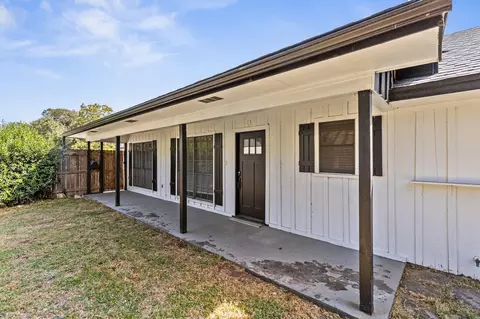 1700 Laurel Lake Dr, Waco, TX 76710