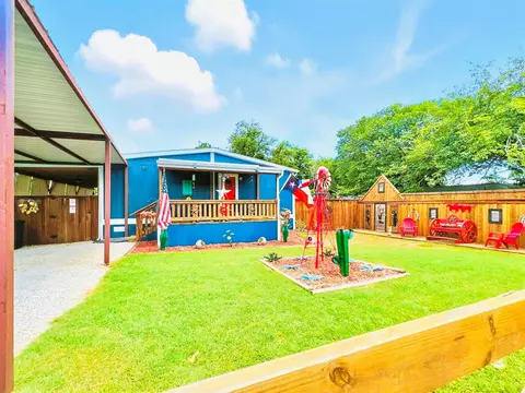 1652 Gale Dr, Pelican Bay, TX 76020