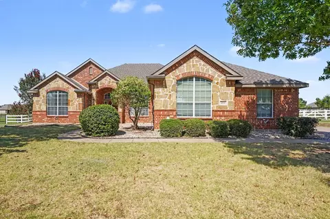 4056 Running Brook Dr, Joshua, TX 76058