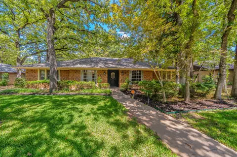 1803 Oak Grove Dr, Arlington, TX 76013