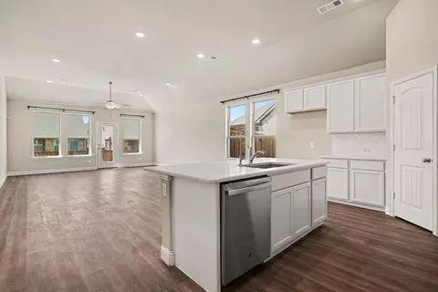 2806 Grand Lookout Ln, Arlington, TX 76001