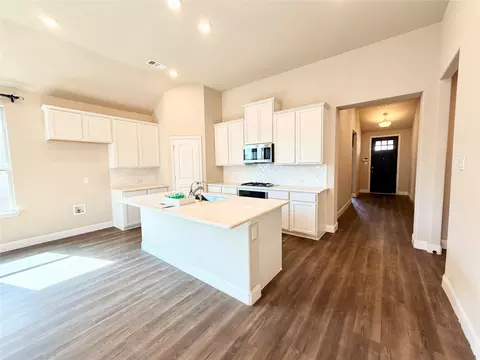 2806 Grand Lookout Ln, Arlington, TX 76001