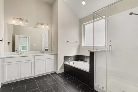 2806 Grand Lookout Ln, Arlington, TX 76001