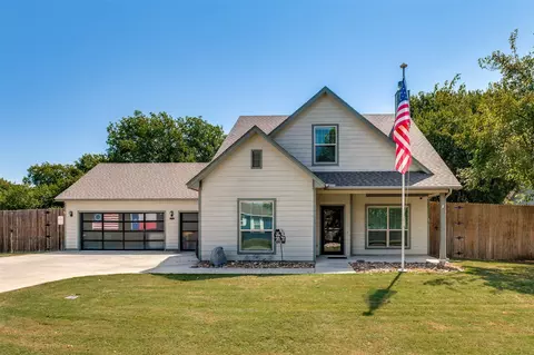 909 Cope St, Midlothian, TX 76065