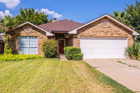 3226 Wuthering Cir, Grand Prairie, TX 75052