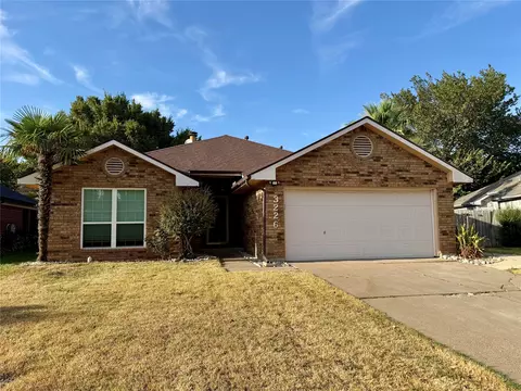 3226 Wuthering Cir, Grand Prairie, TX 75052