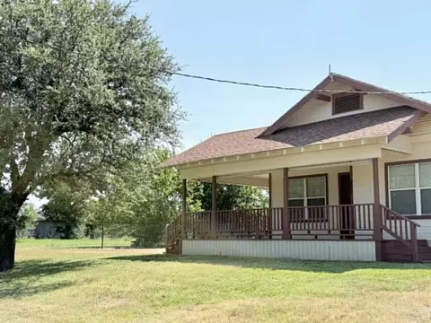 203 Avenue C, Gustine, TX 76455