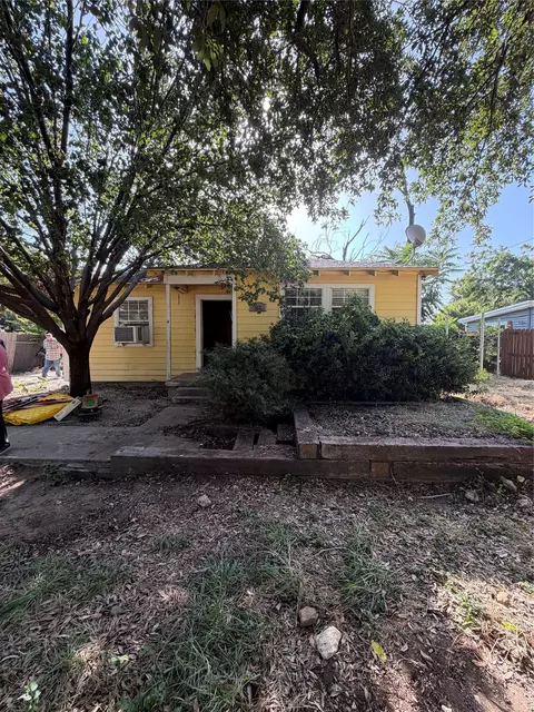 715 Scott Dr, Arlington, TX 76012