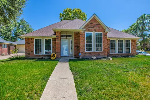 2759 Wentworth Dr, Grand Prairie, TX 75052