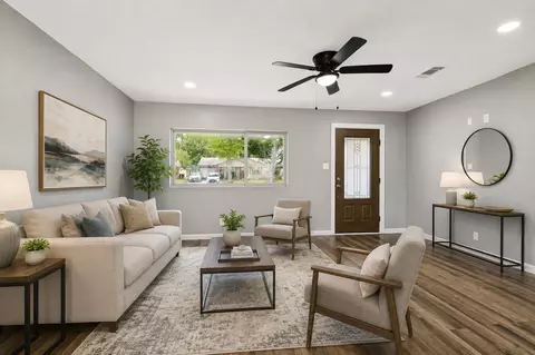 737 Cranbrook Ln, Grand Prairie, TX 75052