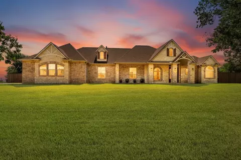 223 E Bay Dr, Bridgeport, TX 76426