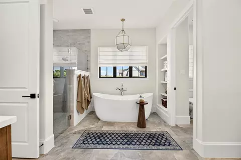 Bath - 10932 Gregory Rd, Sanger, TX 76266 photo 2 of 3
