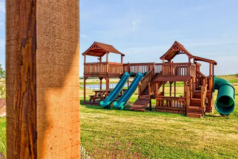 Exterior - 10932 Gregory Rd, Sanger, TX 76266 photo 5 of 6