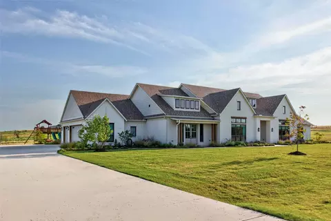 Exterior - 10932 Gregory Rd, Sanger, TX 76266 photo 2 of 6