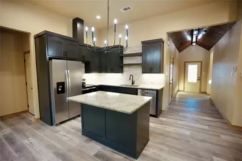 320 Summit Dr, Mineral Wells, TX 76067