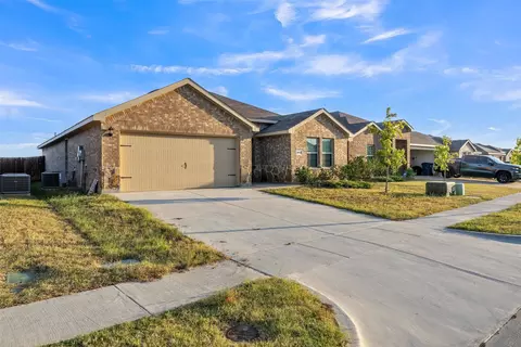 1748 Duskwood Dr, Lancaster, TX 75146
