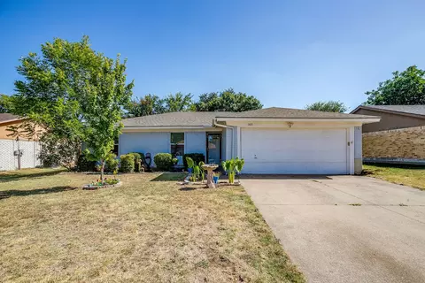 Exterior - 1105 Patrick St, Crowley, TX 76036 photo 2 of 10