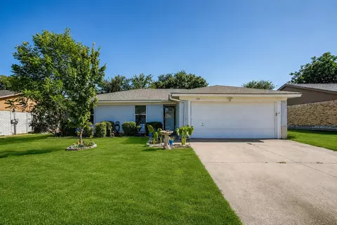 1105 Patrick St, Crowley, TX 76036