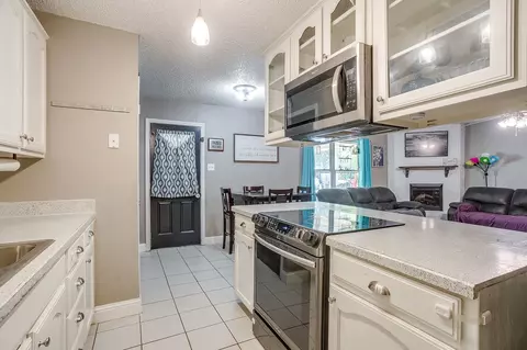 Kitchen - 1105 Patrick St, Crowley, TX 76036 photo 4 of 5