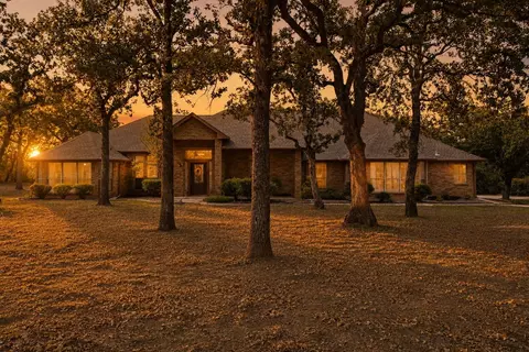 834 Cougar Rd, Lipan, TX 76462