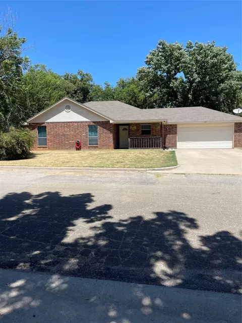 607 E Water St, Weatherford, TX 76086