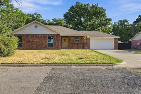 607 E Water St, Weatherford, TX 76086