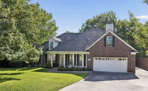 3718 Lakeview Dr, Grapevine, TX 76051