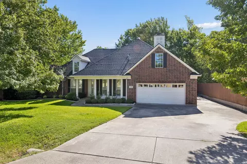 3718 Lakeview Dr, Grapevine, TX 76051