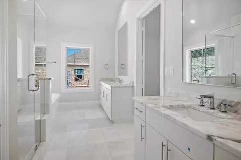 Bath - 4074 Oak Cir, Addison, TX 75001 photo 1 of 4