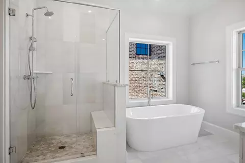 Bath - 4074 Oak Cir, Addison, TX 75001 photo 2 of 4