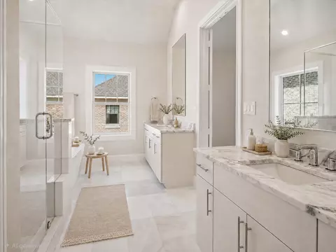 Bath - 4074 Oak Cir, Addison, TX 75001 photo 4 of 4