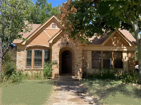 3915 Meadowbrook Dr, Fort Worth, TX 76103