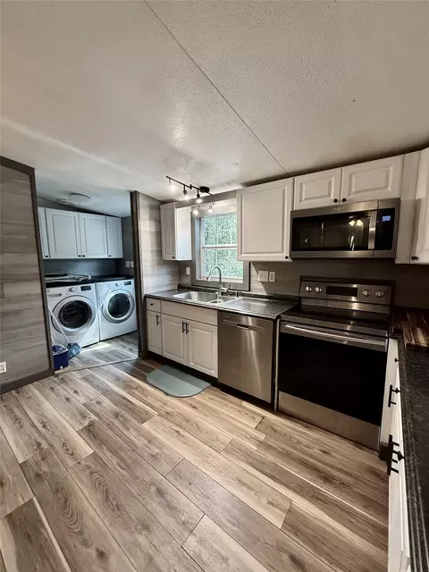 Kitchen - 1410 E Loop 254, Ranger, TX 76470 photo 2 of 3