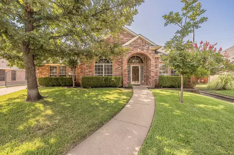8152 Vine Wood Dr, North Richland Hills, TX 76182
