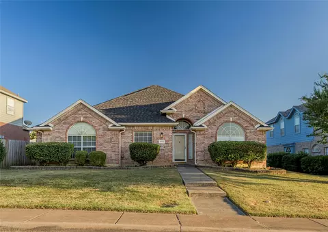 1532 Mill Creek Dr, Desoto, TX 75115