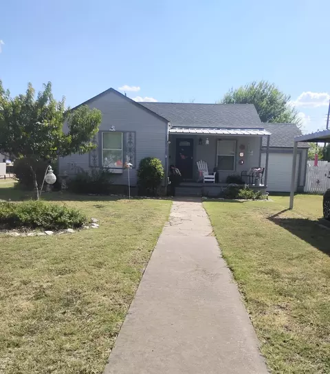 605 N 3rd St, Ballinger, TX 76821