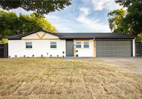 320 SE Gregory St, Burleson, TX 76028