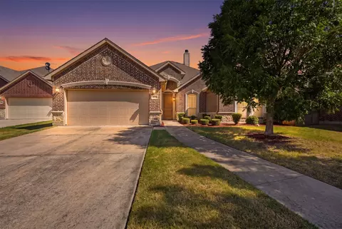 2333 Los Olivos Ln, Fort Worth, TX 76131