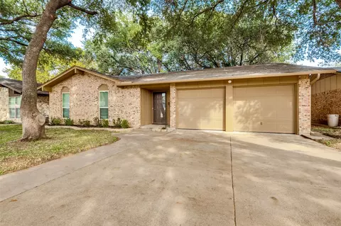 1902 Glenwick Ln, Irving, TX 75060