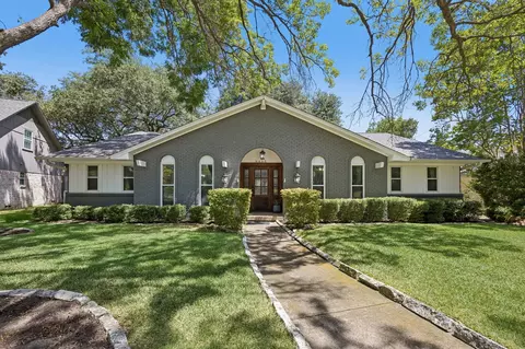9435 Hunters Creek Dr, Dallas, TX 75243