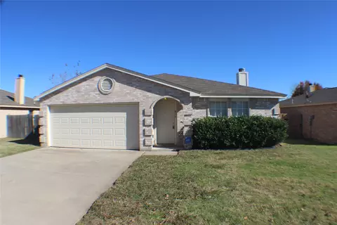 856 Mccully St, White Settlement, TX 76108