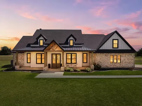 220 High Point Dr, Hillsboro, TX 76645
