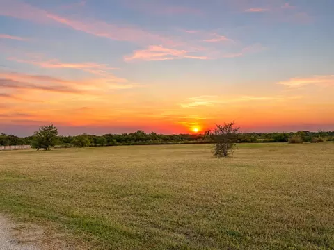 408 Weaver Creek Ct, Lipan, TX 76462