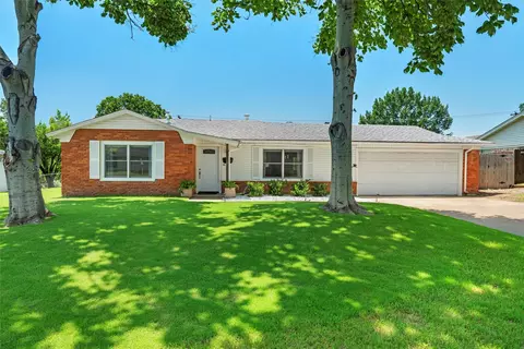 8037 Pinewood Dr, Benbrook, TX 76116