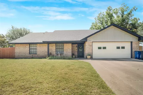1212 4th St, Granbury, TX 76048