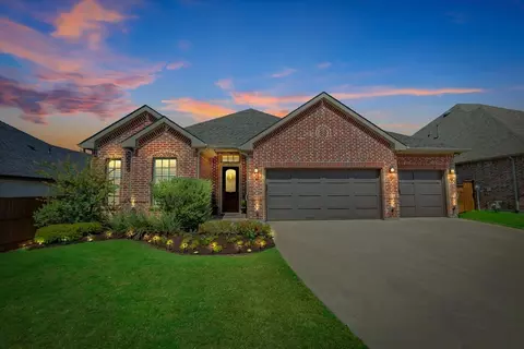 1004 Calumet Ct, Roanoke, TX 76262