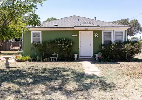 2301 E 1st St, Petersburg, TX 79250