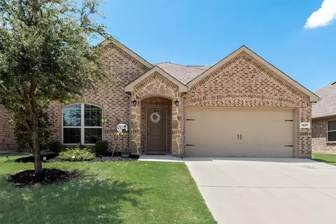9237 Flying Eagle Ln, Fort Worth, TX 76131