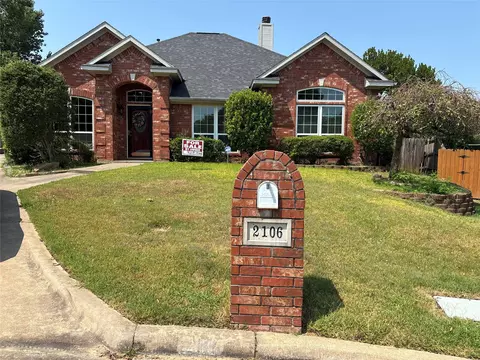 2106 Renaissance Dr, Denison, TX 75020