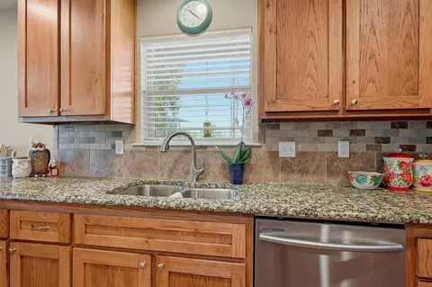 Kitchen - 305 E Bonham, Tom Bean, TX 75489 photo 5 of 6
